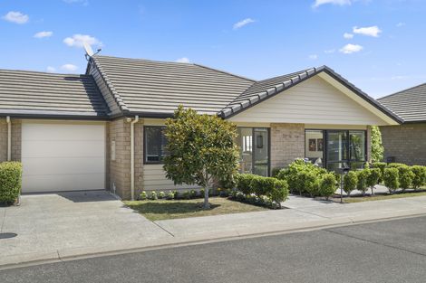 Photo of property in 21 Royalle Mews, Botany Downs, Auckland, 2010