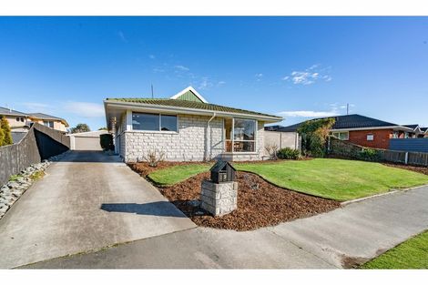 Photo of property in 19 Broadfell Avenue, Avonhead, Christchurch, 8042