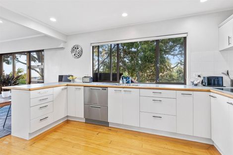 Photo of property in 1/2 Rothesay Bay Road, Rothesay Bay, Auckland, 0630