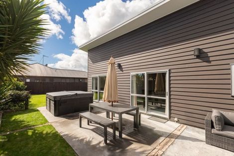 Photo of property in 14 Chatham Place, Rototuna North, Hamilton, 3210