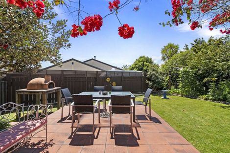Photo of property in 8 Sunshine Place, Kelvin Grove, Palmerston North, 4414