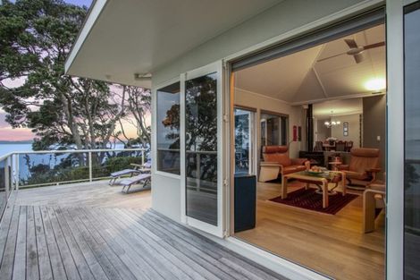 Photo of property in 30 Marellen Drive, Red Beach, 0932