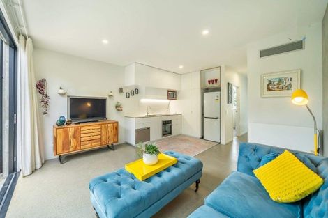 Photo of property in 15 Te Ara O Paetutu, Petone, Lower Hutt, 5012