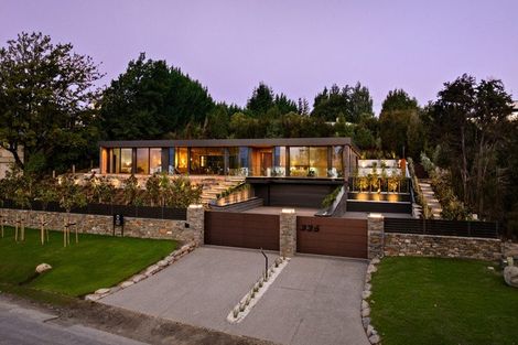 Photo of property in 335 Beacon Point Road, Wanaka, 9305