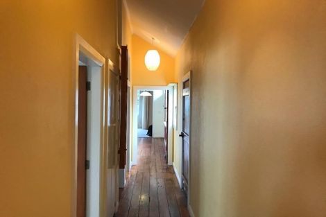 Photo of property in 36 Apu Crescent, Lyall Bay, Wellington, 6022