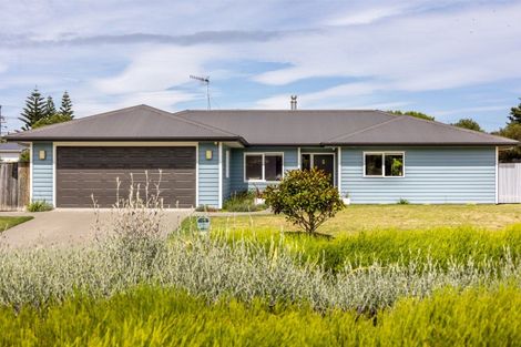 Photo of property in 7 Simpson Crescent, Raumati Beach, Paraparaumu, 5032