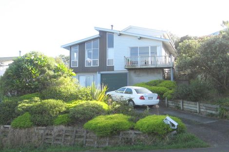 Photo of property in 3 Gloaming Hill, Titahi Bay, Porirua, 5022