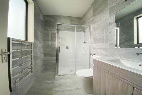 Photo of property in 38 Namsan Close, Fairview Heights, Auckland, 0632