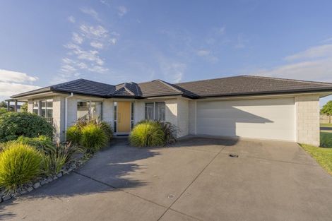 Photo of property in 2 Oscar Place, Whitianga, 3510