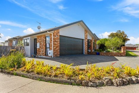 Photo of property in 20 Mackwell Road, Fairview Heights, Auckland, 0632