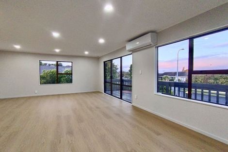 Photo of property in 24 Sandgate Avenue, Botany Downs, Auckland, 2010