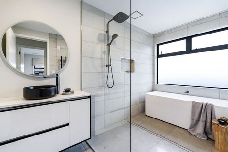 Photo of property in 28 Honeyfield Drive, Whalers Gate, New Plymouth, 4310