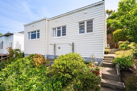 Photo of property in 76 Maupuia Road, Maupuia, Wellington, 6022