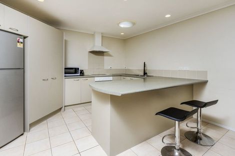 Photo of property in 5 Sunvista Avenue, Oteha, Auckland, 0632