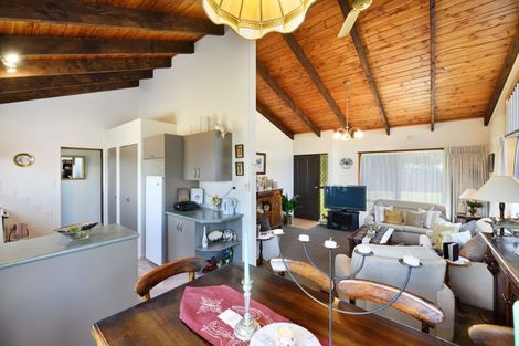 Photo of property in 4 Chablis Place, Henderson, Auckland, 0612