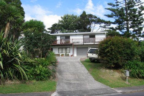 Photo of property in 124 Takahe Road, Titirangi, Auckland, 0604