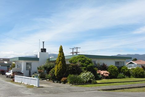 Photo of property in 87 Queen Street, Westport, 7825