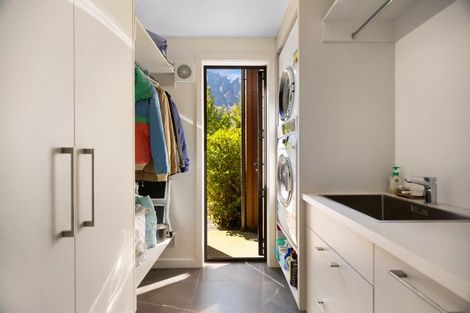 Photo of property in 47 Jacks Point Rise, Jacks Point, Queenstown, 9371