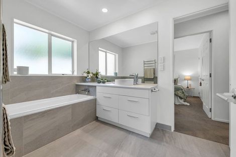 Photo of property in 1/5 Solana Court, Botany Downs, Auckland, 2010