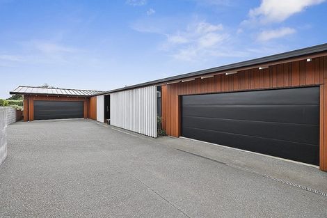 Photo of property in 17 Manurau Crescent, Merrilands, New Plymouth, 4312