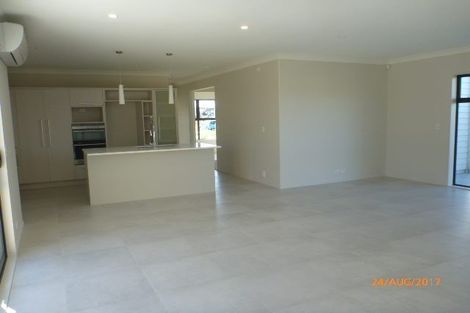 Photo of property in 32 Kaimanawa Road, Karaka, Papakura, 2113