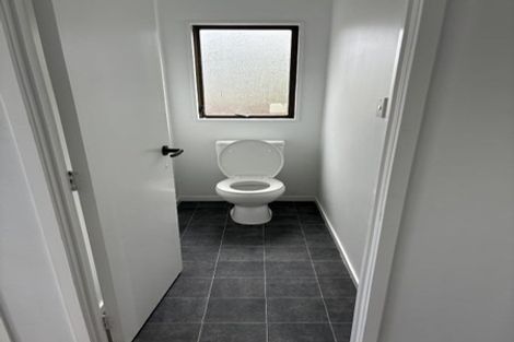 Photo of property in 2/92 Moore Street, Hillcrest, Auckland, 0627