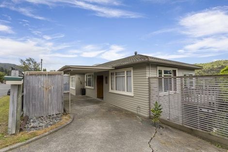 Photo of property in 92 Milton Terrace, Picton, 7220