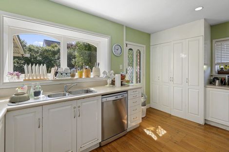 Photo of property in 10 Verran Place, Fendalton, Christchurch, 8052