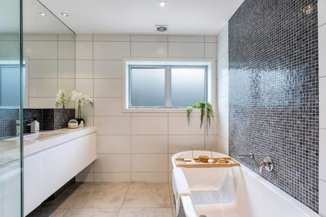 Photo of property in 128 Churchill Road, Rothesay Bay, Auckland, 0630