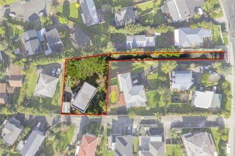 Photo of property in 603 Glenfield Road, Totara Vale, Auckland, 0629