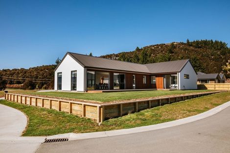 Photo of property in 19 Pounamu Avenue, Albert Town, Wanaka, 9305