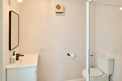 Photo of property in 9 Mana View Road, Paremata, Porirua, 5026