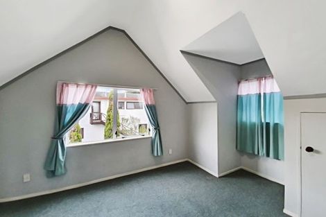 Photo of property in 1/6 Sandgate Avenue, Botany Downs, Auckland, 2010