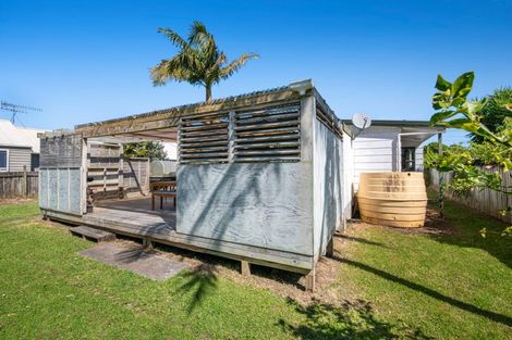 Photo of property in 17 Parakai Avenue, Parakai, 0830