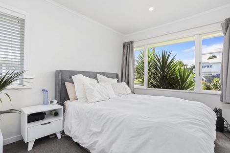 Photo of property in 3 Adriatic Avenue, Henderson, Auckland, 0612