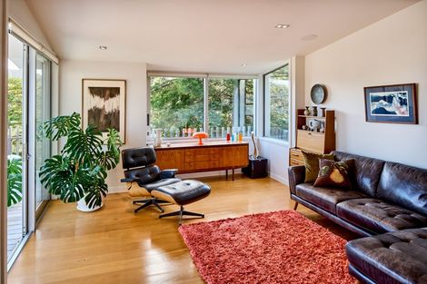 Photo of property in 4 Francis Bell Grove, Lowry Bay, Lower Hutt, 5013