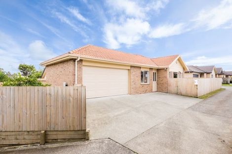 Photo of property in 7b Woodbank Drive, Glen Eden, Auckland, 0602