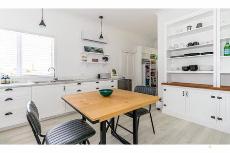 Photo of property in 43 Rhodes Street, Waimate, 7924