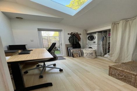 Photo of property in 11 Mcintyre Avenue, Mount Victoria, Wellington, 6011