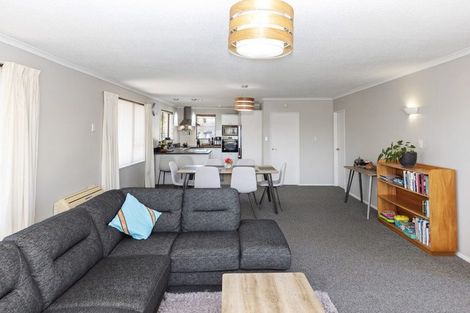 Photo of property in 4 Sonning Place, Redwood, Christchurch, 8051