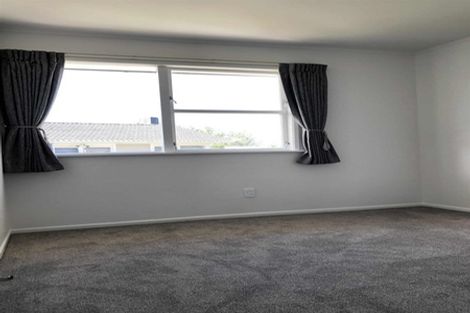 Photo of property in 11 Finlow Drive, Te Atatu South, Auckland, 0610