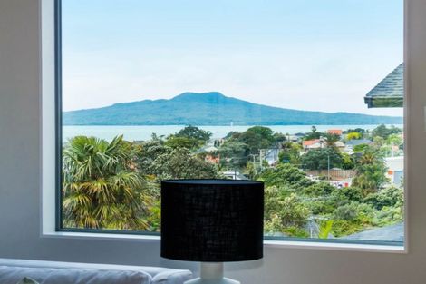 Photo of property in 19 Rangitoto Terrace, Milford, Auckland, 0620