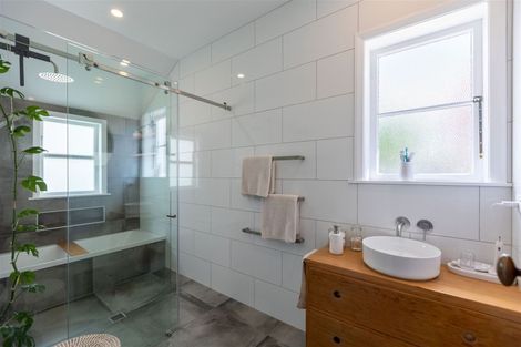 Photo of property in 5 Barker Road, Marewa, Napier, 4110