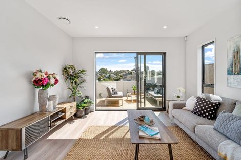 Photo of property in 21b Montgomery Avenue, Belmont, Auckland, 0622