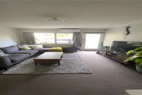 Photo of property in 2/17 Cresta Avenue, Beach Haven, Auckland, 0626