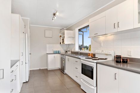 Photo of property in 17 Woodvale Road, Glen Eden, Auckland, 0602