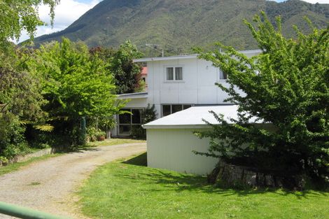 Photo of property in 3c Taranaki Street, Picton, 7220