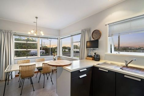 Photo of property in 106 Eversleigh Road, Belmont, Auckland, 0622