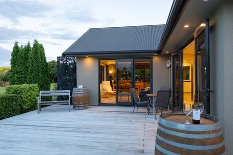 Photo of property in 7 Dobsons Lane, Kelvin Grove, Palmerston North, 4470