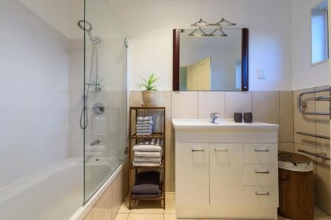 Photo of property in 16 James Nairn Grove, Riverstone Terraces, Upper Hutt, 5018